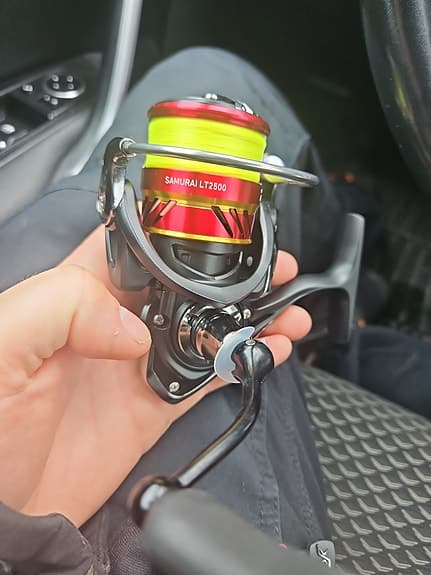 Daiwa Samurai LT 2500 haspelrulle med lina