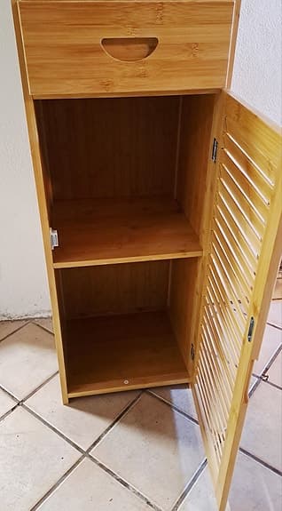 Oanvänd badrumshylla av bambu
