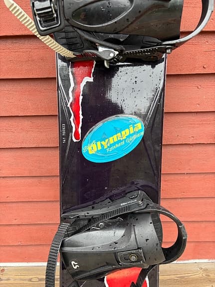 Magnum snowboard (140) svart/röd med bindningar