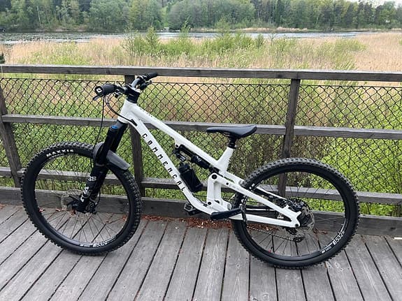 COMMENCAL META SX V5 Essential – Clear Silver (Medium) – Nyskick!