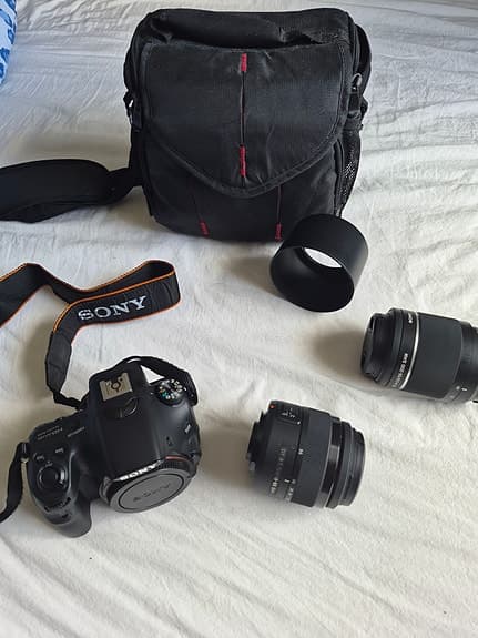 Sony Alpha 58 – Perfekt kamerapaket med 2 objektiv & väska