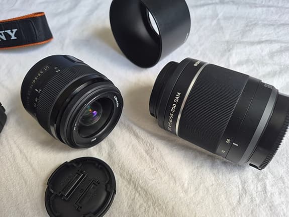 Sony Alpha 58 – Perfekt kamerapaket med 2 objektiv & väska