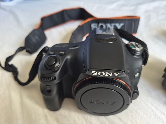 Sony Alpha 58 – Perfekt kamerapaket med 2 objektiv & väska