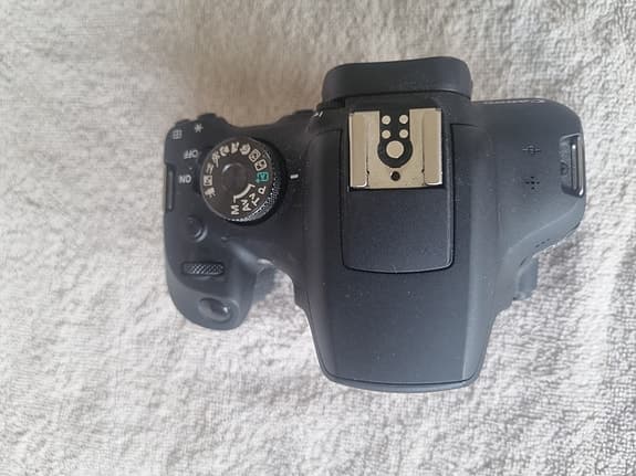 Canon EOS 2000D Kit (18-55mm) – Som ny! Använd endast 1 månad