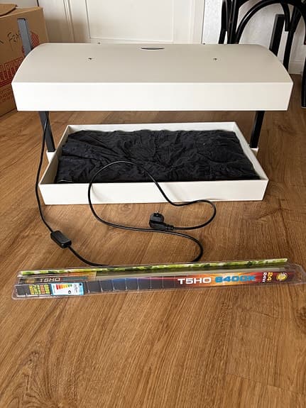 Drivbänk från Garland Grow Light Garden med växtlampa med odlingsbricka