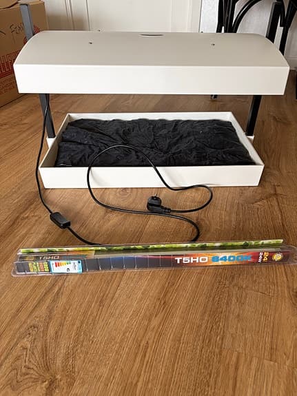 Drivbänk från Garland Grow Light Garden med växtlampa med odlingsbricka