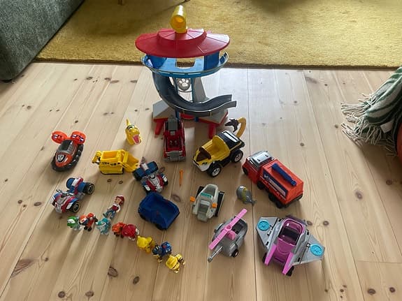 Paw Patrol lekset med fordon, figurer och utsiktstorn