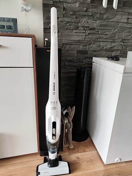 Bosch sladdlös skaftdammsugare 16,4V vit