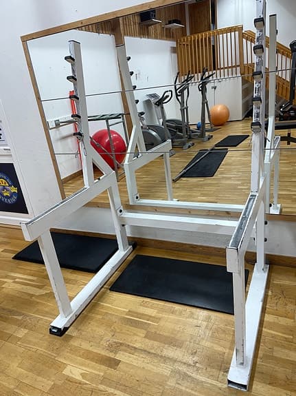 Multigym och styrketräningsutrustning för hemmagym