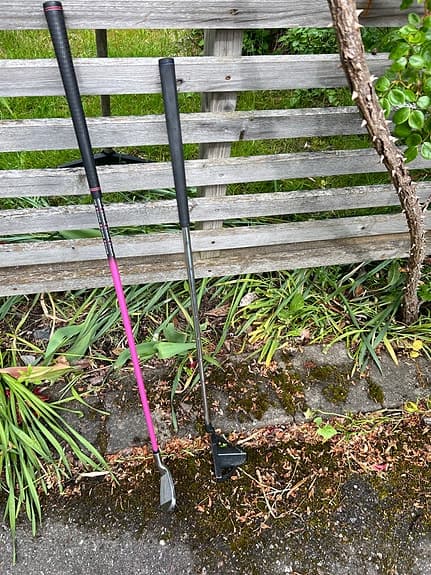 Golfklubbor vänsterklubbor putter och järnklubba knatteklubbor