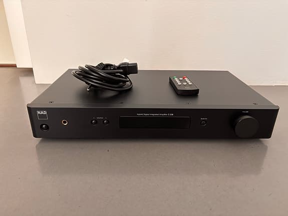 NAD C 338 Hybrid Digital Förstärkare – Fint skick med inbyggd streaming