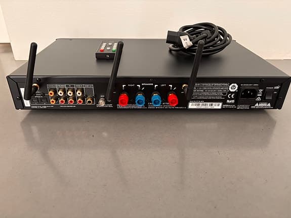 NAD C 338 Hybrid Digital Förstärkare – Fint skick med inbyggd streaming