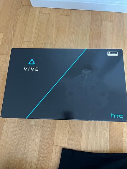 HTC Vive gen 1 VR-headset med kontroller och basstationer