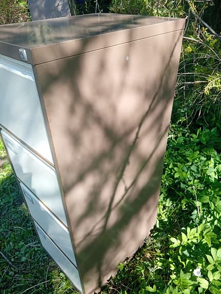 Metall arkivskåp 2st, med 4 lådor beige/brunt