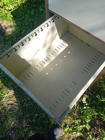 Metall arkivskåp 2st, med 4 lådor beige/brunt