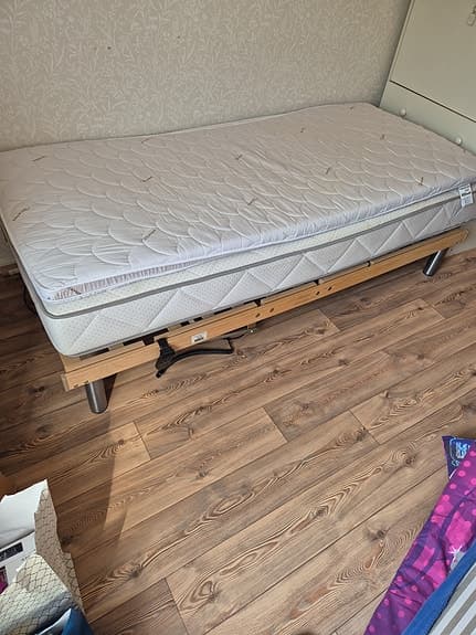 Elektrisk säng med madrass 90x200 cm