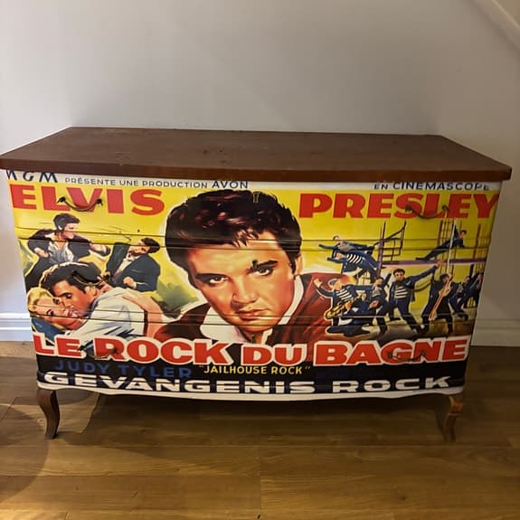 Byrå med 3 lådor folierad med Elvis Presley
