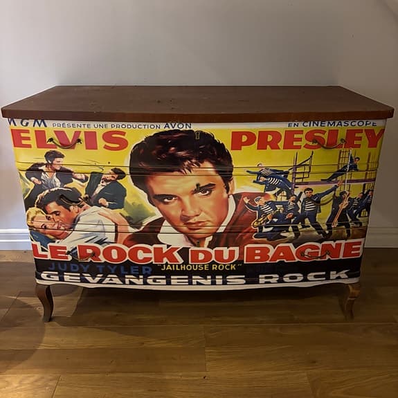 Byrå med 3 lådor folierad med Elvis Presley