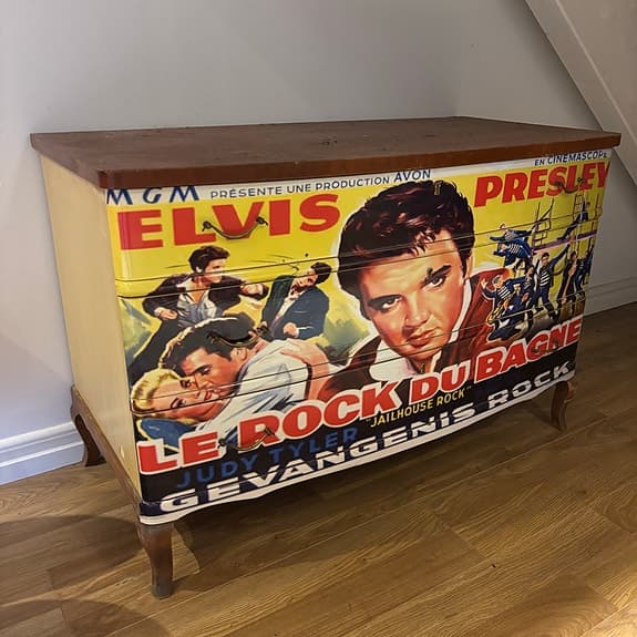 Byrå med 3 lådor folierad med Elvis Presley