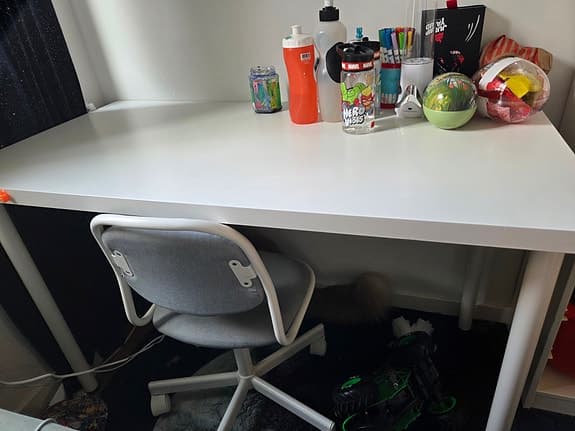 Vit skrivbord från Ikea
