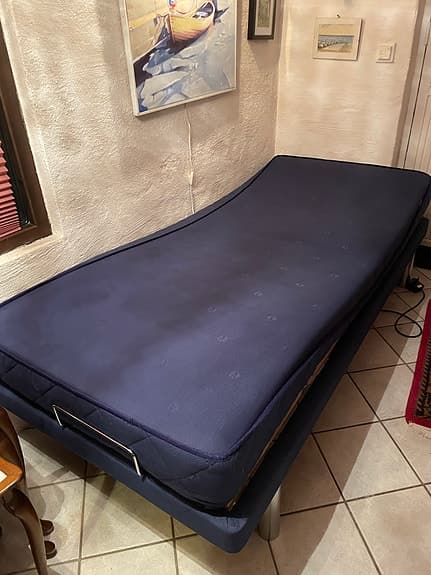 Hilding ställbar säng 90x200