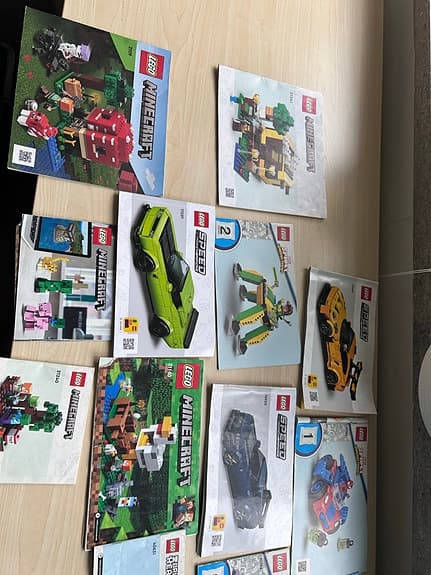 LEGO Minecraft och City instruktionsböcker blandat