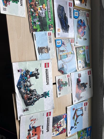 LEGO Minecraft och City instruktionsböcker blandat