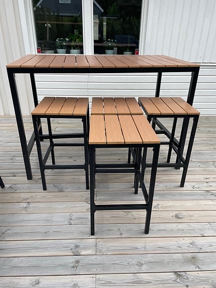 Barset 5 delar för 4 personer.