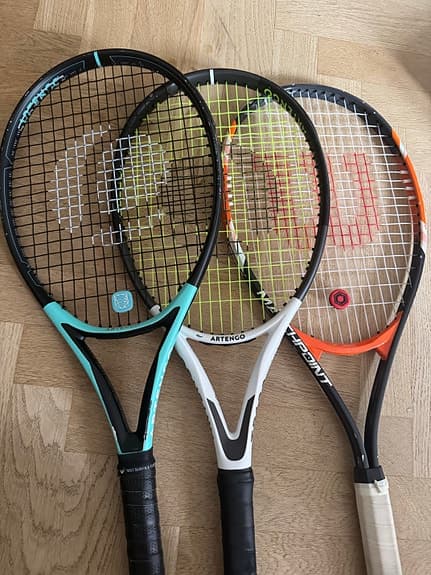 3 tennisracketar: 2 Artengo + 1 Wilson, bra skick
