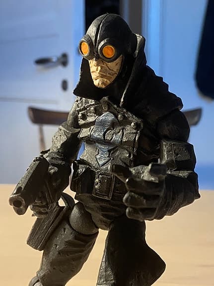 Lobster Johnson figur från Mike Mignolas Hellboy Serier, av Mezco