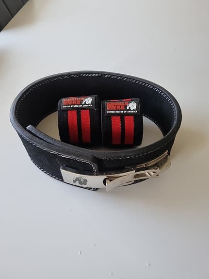 Gorilla Wear lyftarbälte svart unisex och Gorilla wear knee wraps