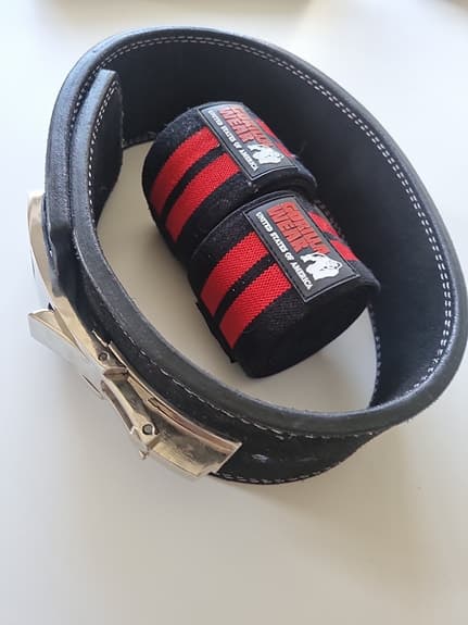 Gorilla Wear lyftarbälte svart unisex och Gorilla wear knee wraps