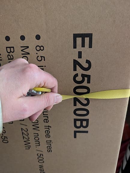 Svart elsparkcykel E-way E-250 20BL