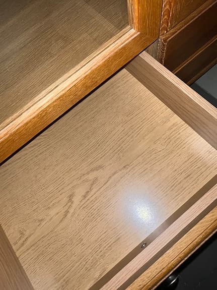 Vackert Skåp ekskåp vitrinskåp glas ek träskåp i trä med glasdörrar