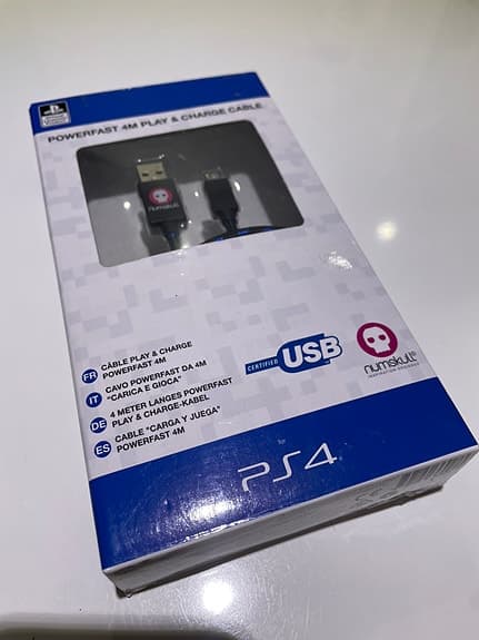 PS4 laddare