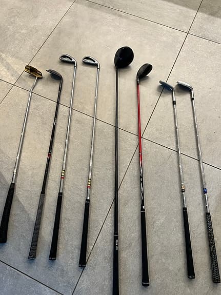 Golfklubbor set med järn, driver, wedge och putter