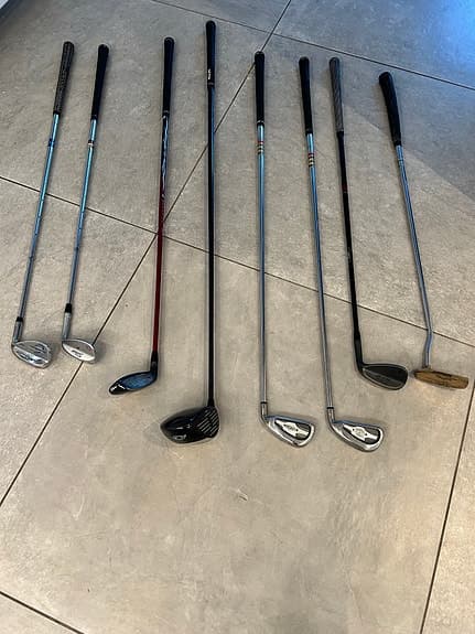 Golfklubbor set med järn, driver, wedge och putter