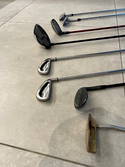 Golfklubbor set med järn, driver, wedge och putter