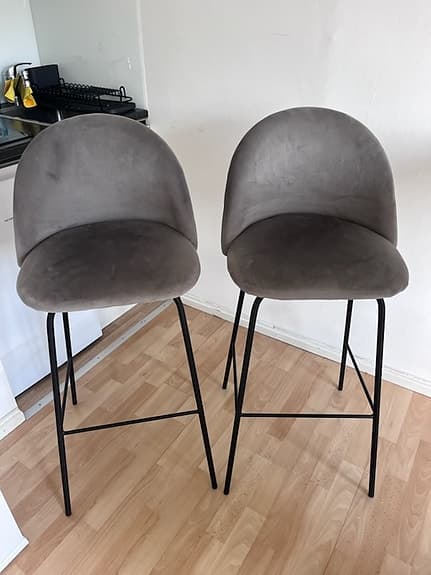 Barbord och två barstolar -Jysk