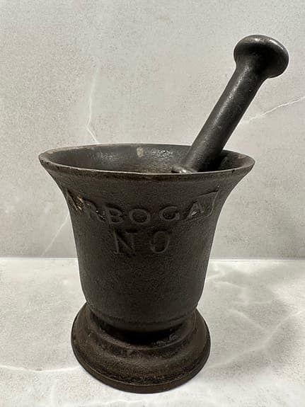 Mortel i gjutjärn märkt Arboga