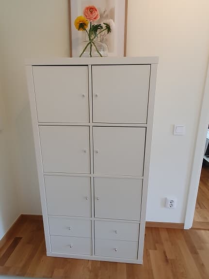 Vit förvaringsmöbel