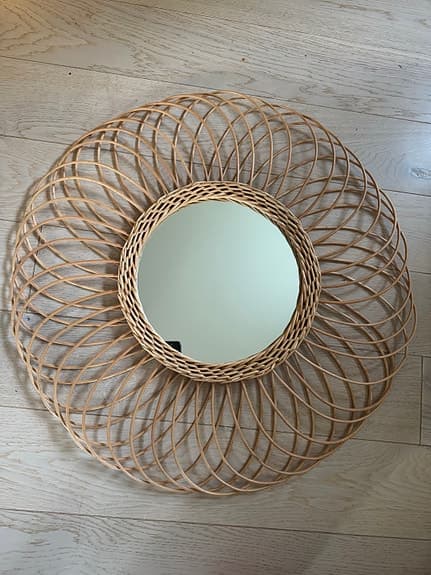Hemtex spegel med flätad rottingram