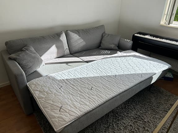 3-sits grå bäddsoffa