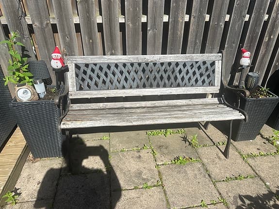 Trädgårdsbänk trä med gjutjärnssidor
