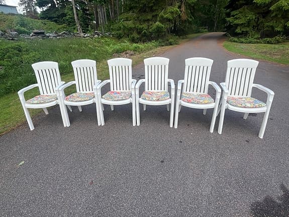 Vita plaststolar med armstöd för uteplats, 6 st