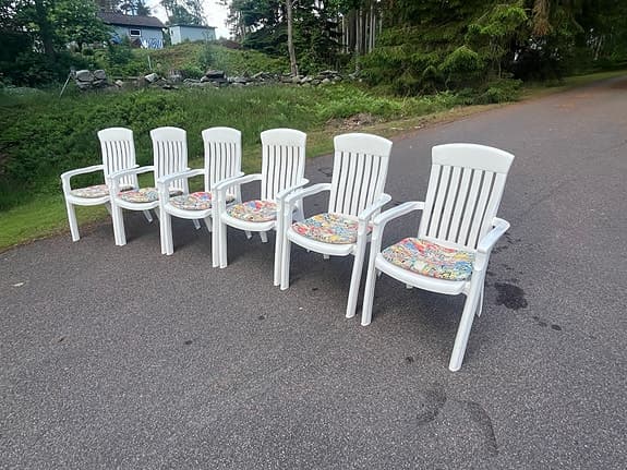Vita plaststolar med armstöd för uteplats, 6 st