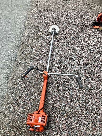 Röjsåg med klinga Husqvarna 235R