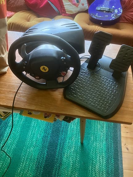 Thrustmaster T80 RW Ferrari 488 GTB ratt och pedaler till Playstation