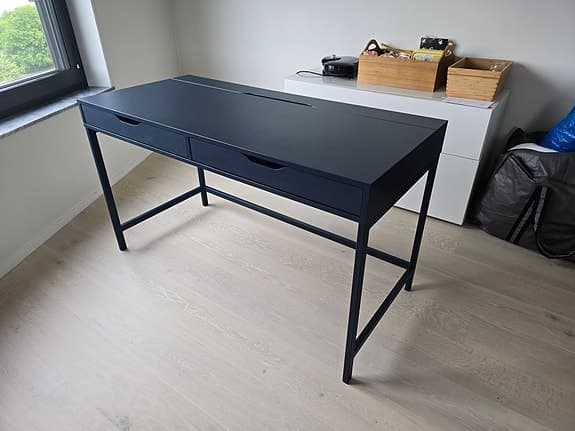 Skrivbord/datorbord
