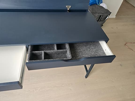 Skrivbord/datorbord